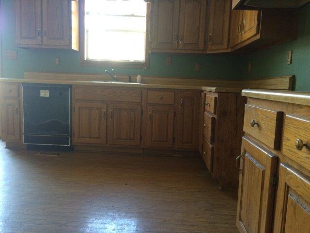 110 Pheasant Road Clinton, TN 37716 - Photo 5 of 11 KITCHEN (VIEW 2)