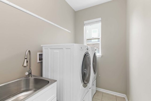 2050 Stapleton Road New Lenox, IL 60451 - Photo 17 of 38 a utility room with dryer and washer