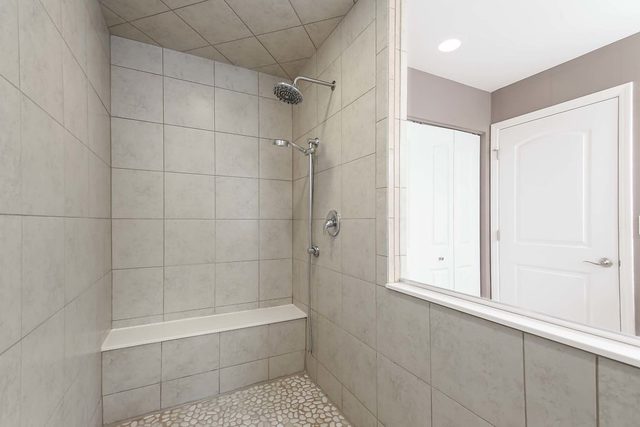 2050 Stapleton Road New Lenox, IL 60451 - Photo 24 of 38 a bathroom with a bathtub and shower