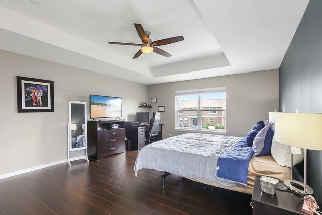 2050 Stapleton Road New Lenox, IL 60451 - Photo 25 of 38 a living room with furniture and a window