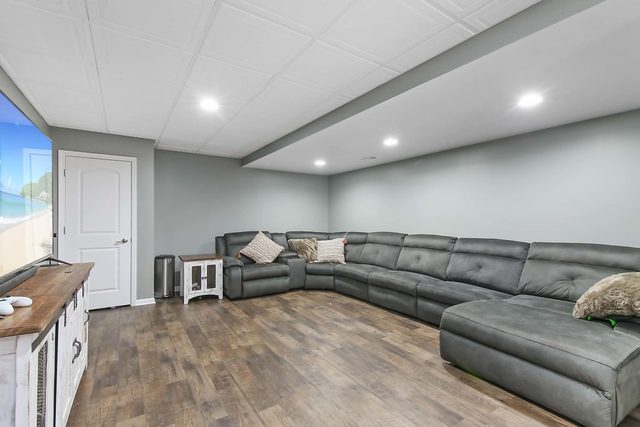 2050 Stapleton Road New Lenox, IL 60451 - Photo 31 of 38 a living room with furniture