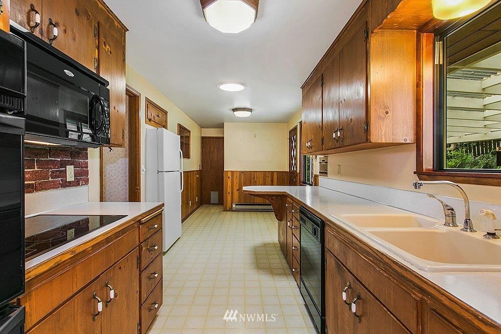 18103 Homeview Drive Edmonds, WA 98026 - Photo 7 of 25 Gallery Image 7
