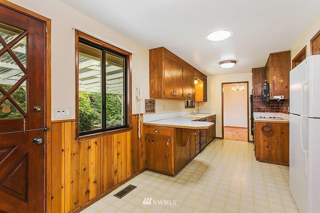 18103 Homeview Drive Edmonds, WA 98026 - Photo 8 of 25 Gallery Image 8