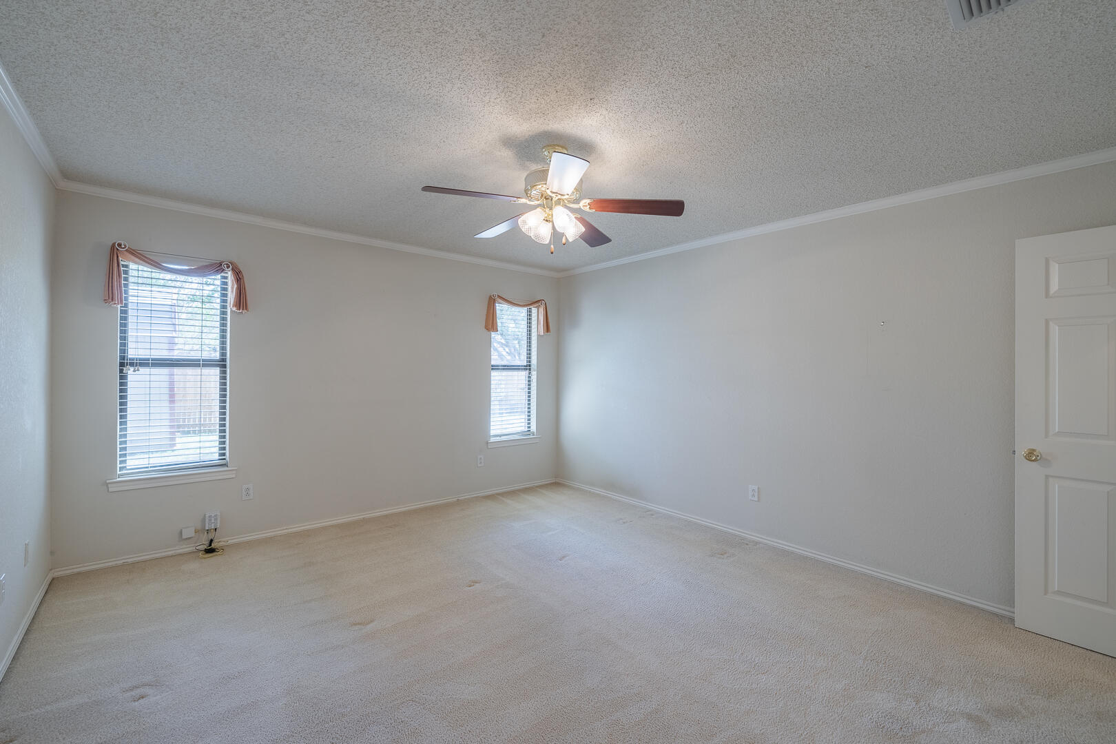 5415 68th Street Lubbock, TX 79424 - Photo 15 of 57 a view of an empty room with a window