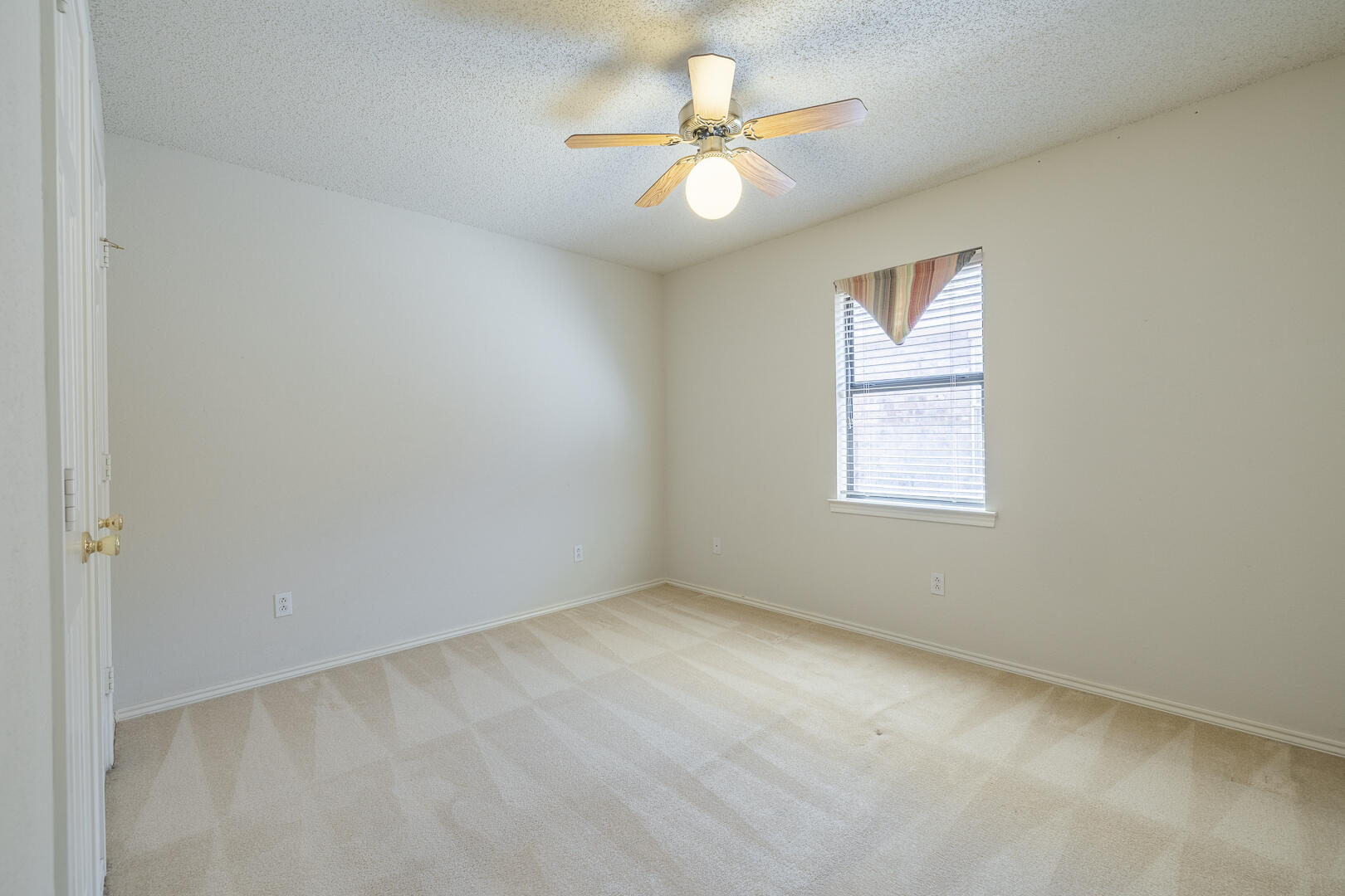 5415 68th Street Lubbock, TX 79424 - Photo 29 of 57 an empty room with windows and fan
