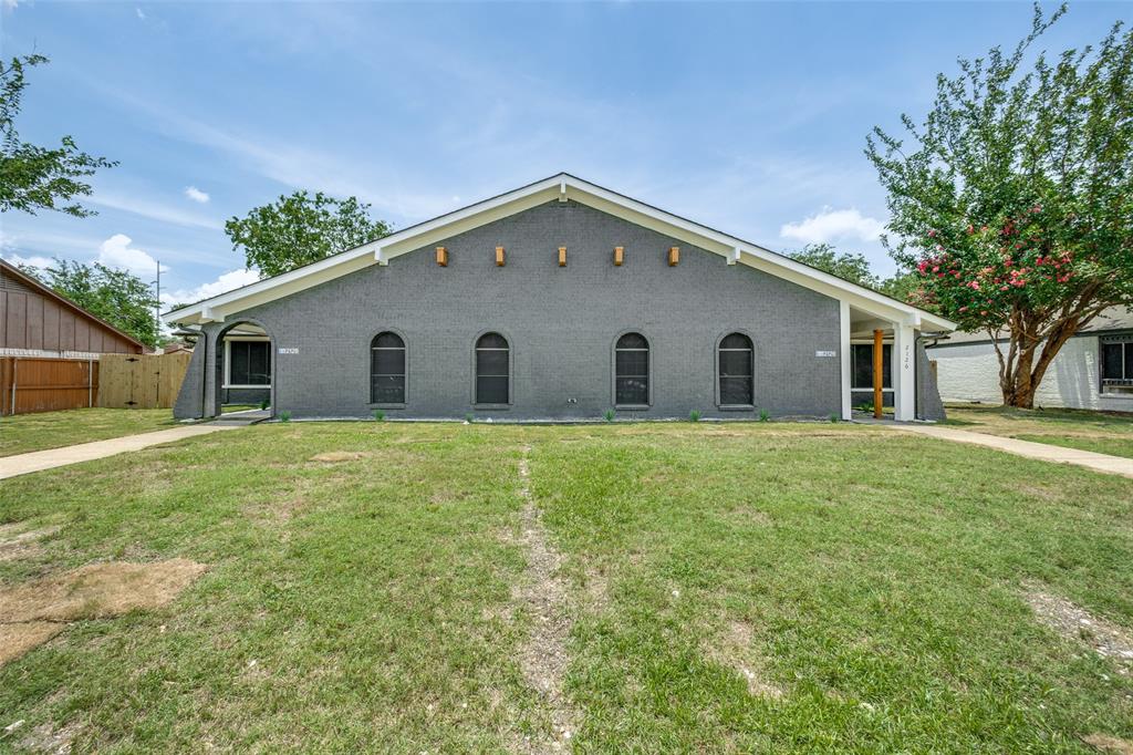 a view of a house with a yard