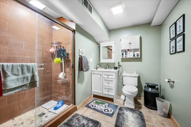 a view of backyard of the house