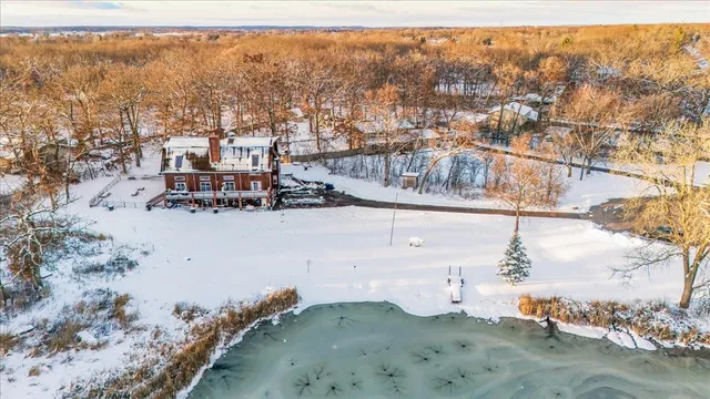a view of entryway and hall