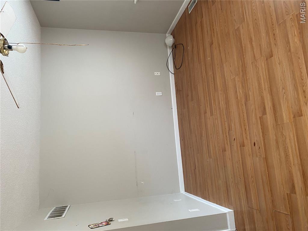 845 Portsdown Road Ballwin, MO 63011 - Photo 2 of 10 Gallery Image 2