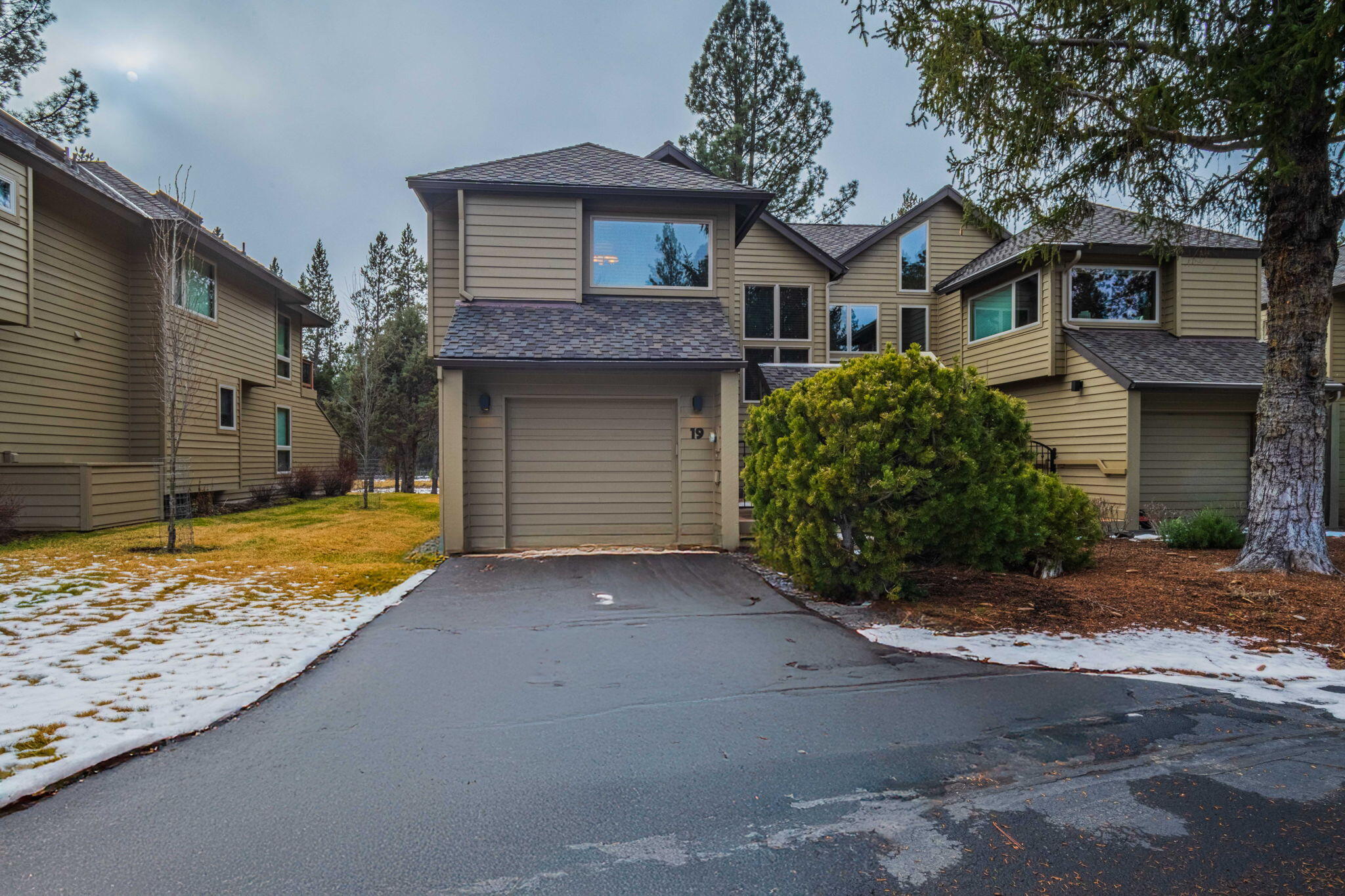 17675 Bittern Lane, Unit 19 Sunriver, OR 97707 - Photo 2 of 42 1-web-or-mls-19 River Village-01