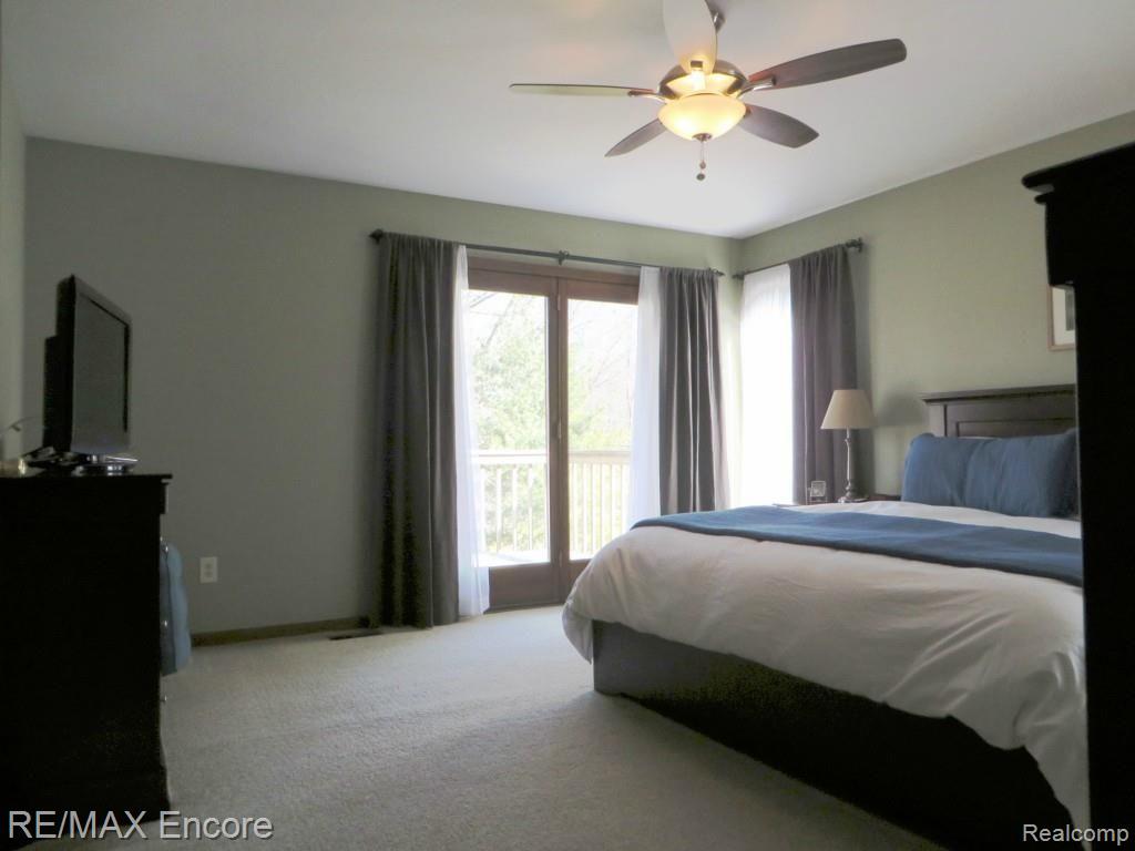 1015 Enfield Road Rochester Hills, MI 48307 - Photo 21 of 32