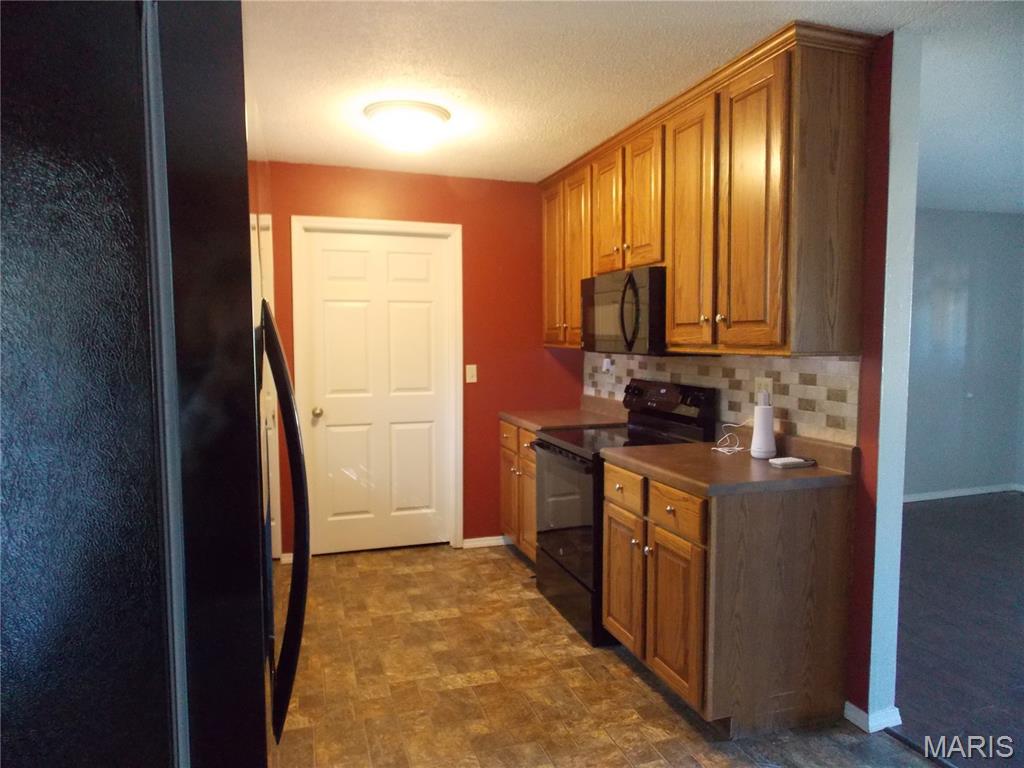 251 Hampton Court Poplar Bluff, MO 63901 - Photo 4 of 19