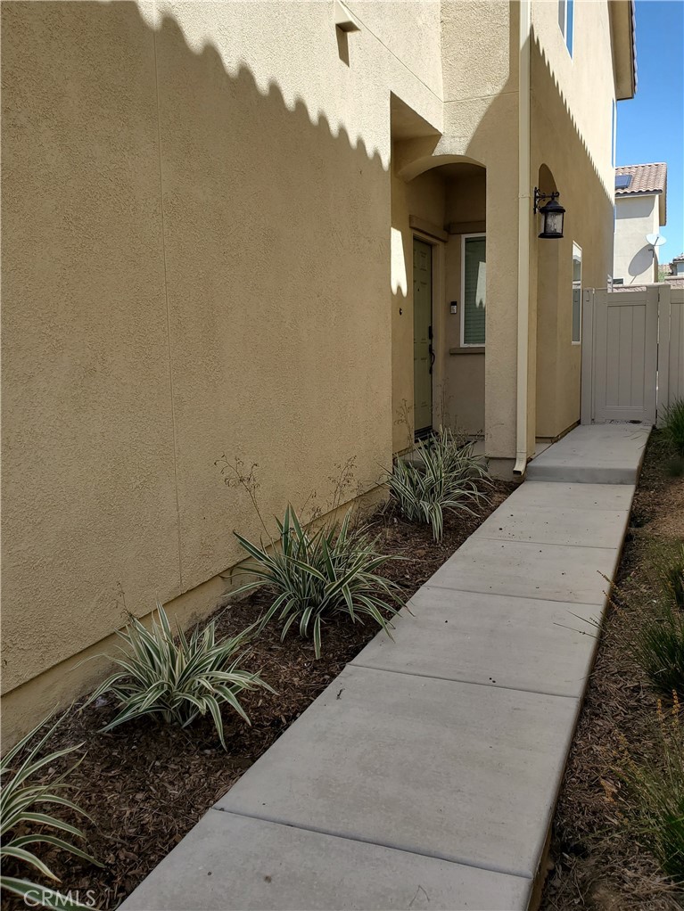 27440 Red Rock Road Moreno Valley, CA 92555 - Photo 4 of 43