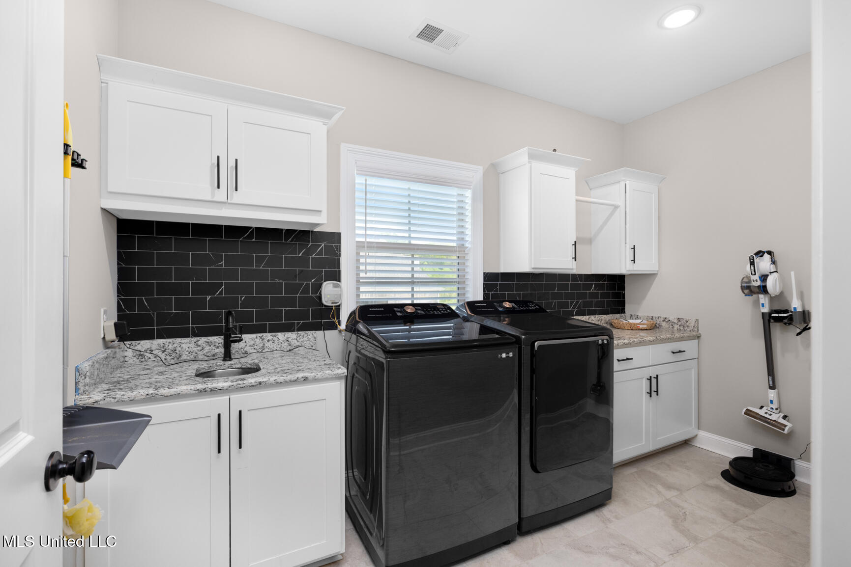 2008 Slocum Road Hernando, MS 38632 - Photo 26 of 49 Laundry Room
