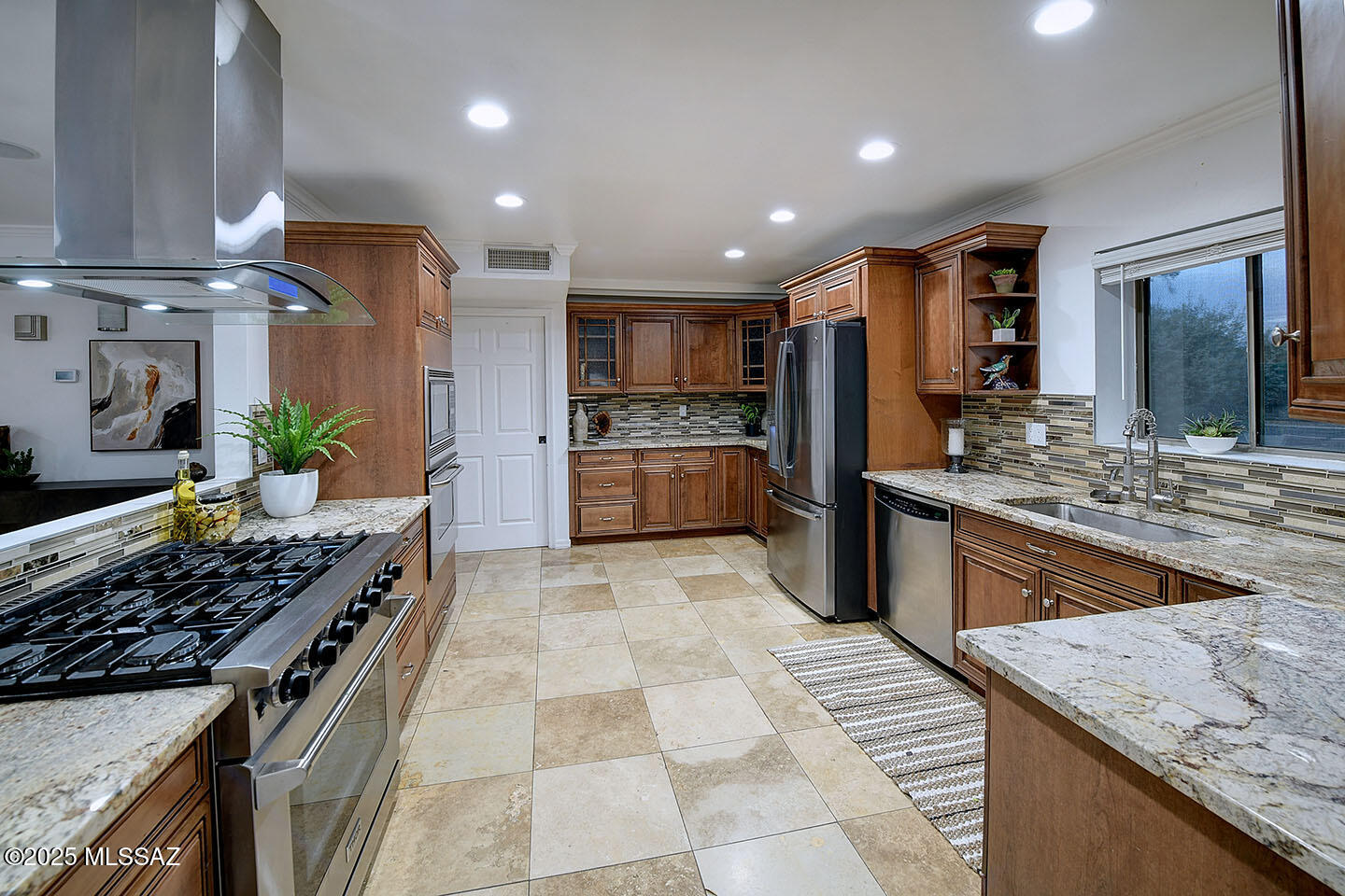 2714 West Magee Road Tucson, AZ 85742 - Photo 11 of 32 Light & Open Kitchen