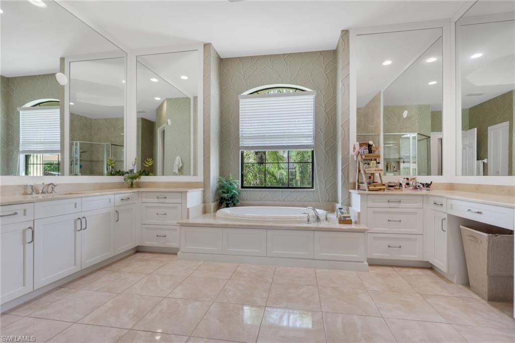 3323 Atlantic Circle Naples, FL 34119 - Photo 17 of 43