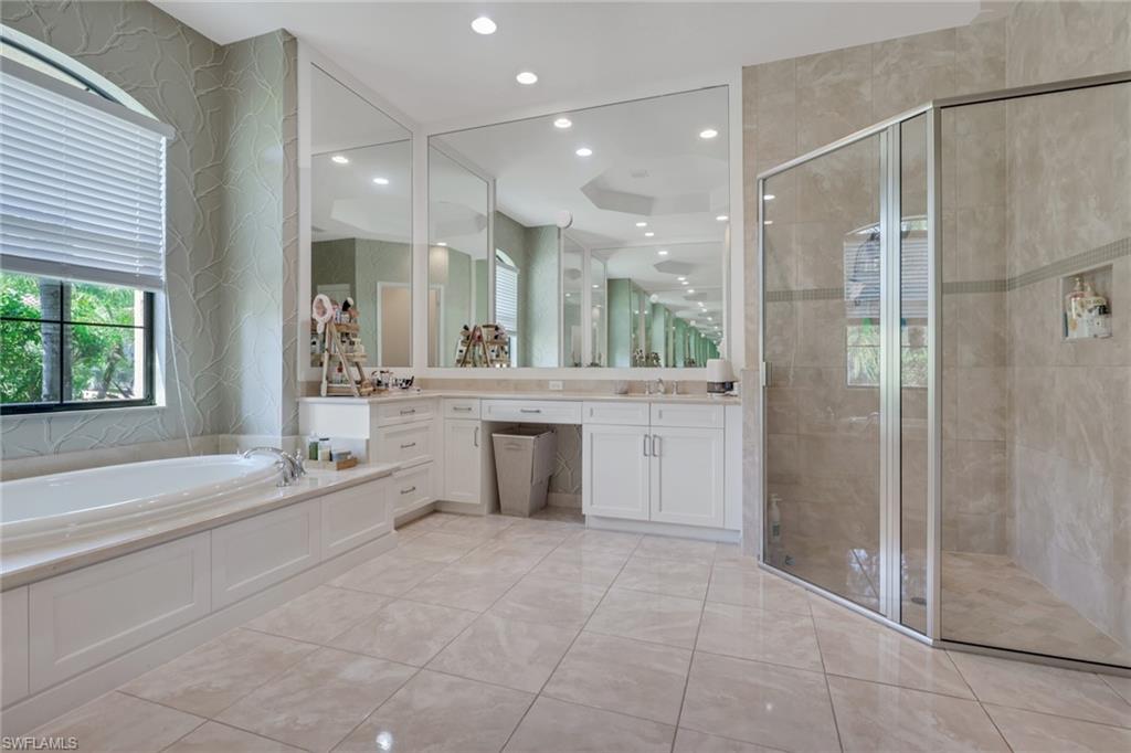 3323 Atlantic Circle Naples, FL 34119 - Photo 18 of 43