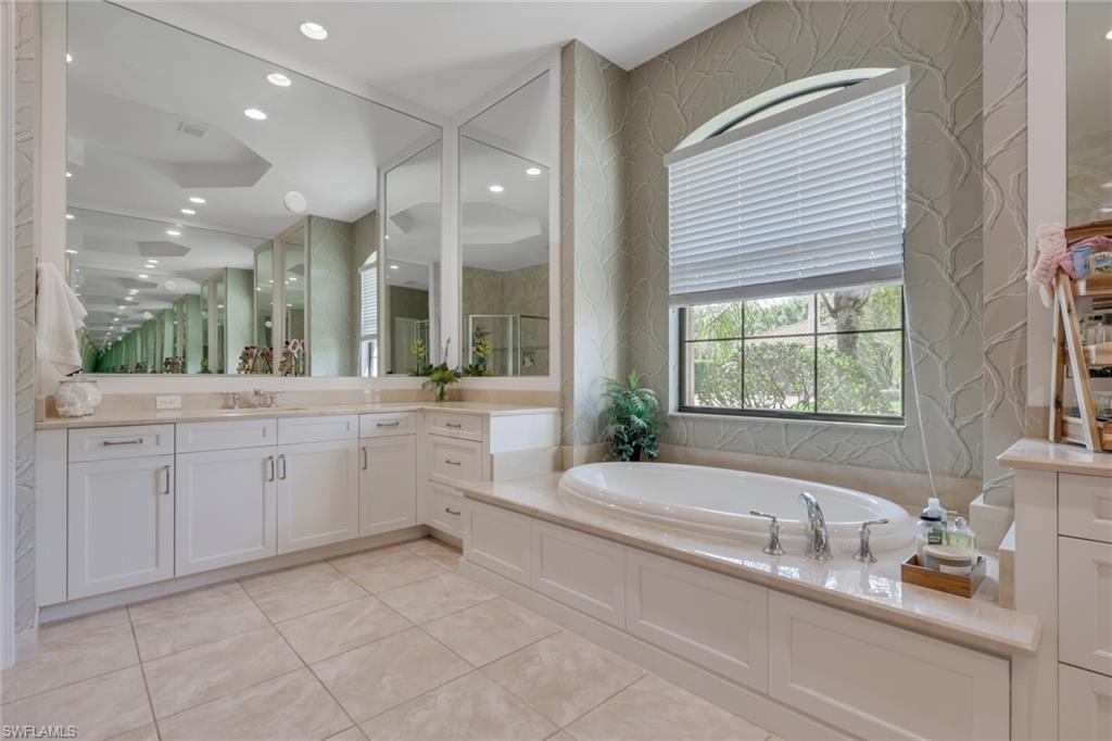 3323 Atlantic Circle Naples, FL 34119 - Photo 19 of 43