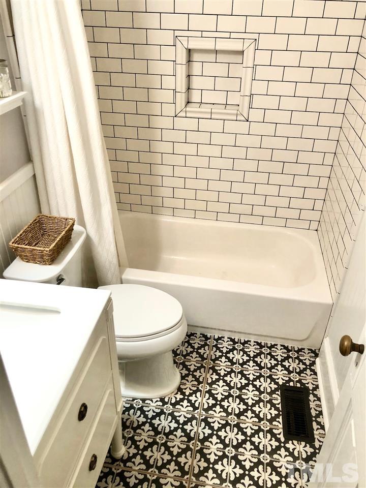 228 Georgetown Road Raleigh, NC 27608 - Photo 14 of 28