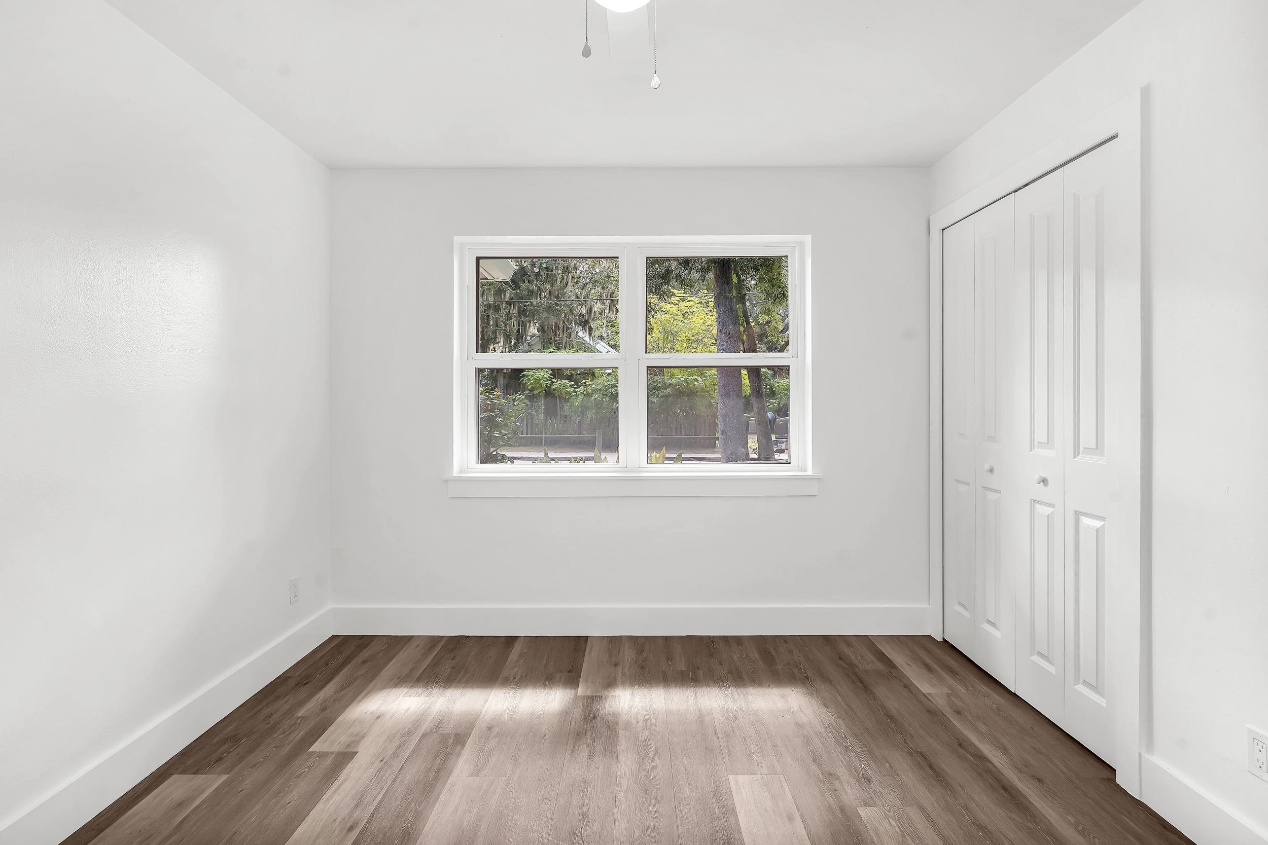 13 Oak Street St. Augustine, FL 32084 - Photo 28 of 39 an empty room with wooden floor and windows