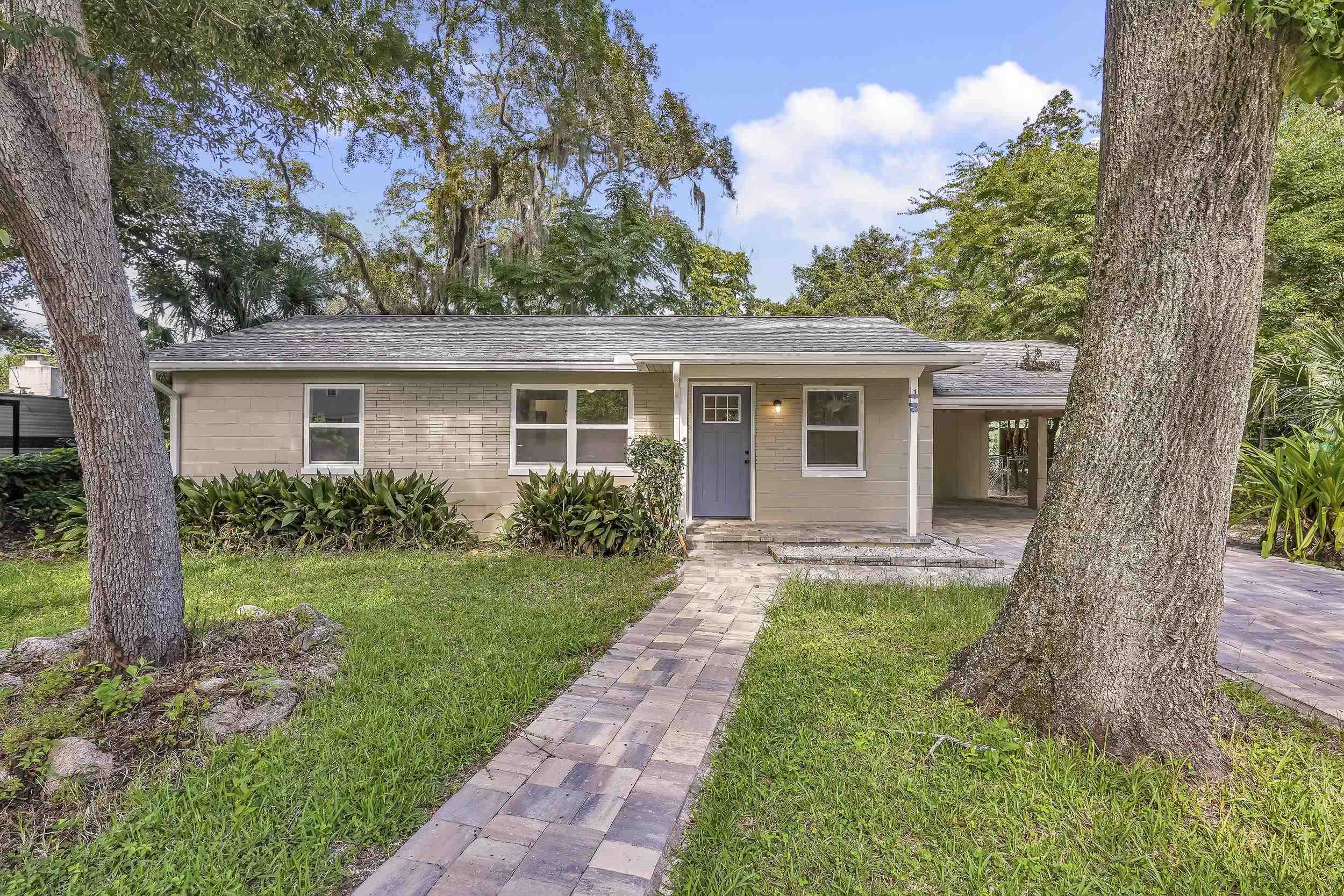13 Oak Street St. Augustine, FL 32084 - Photo 4 of 39 a view of a house that has a garden