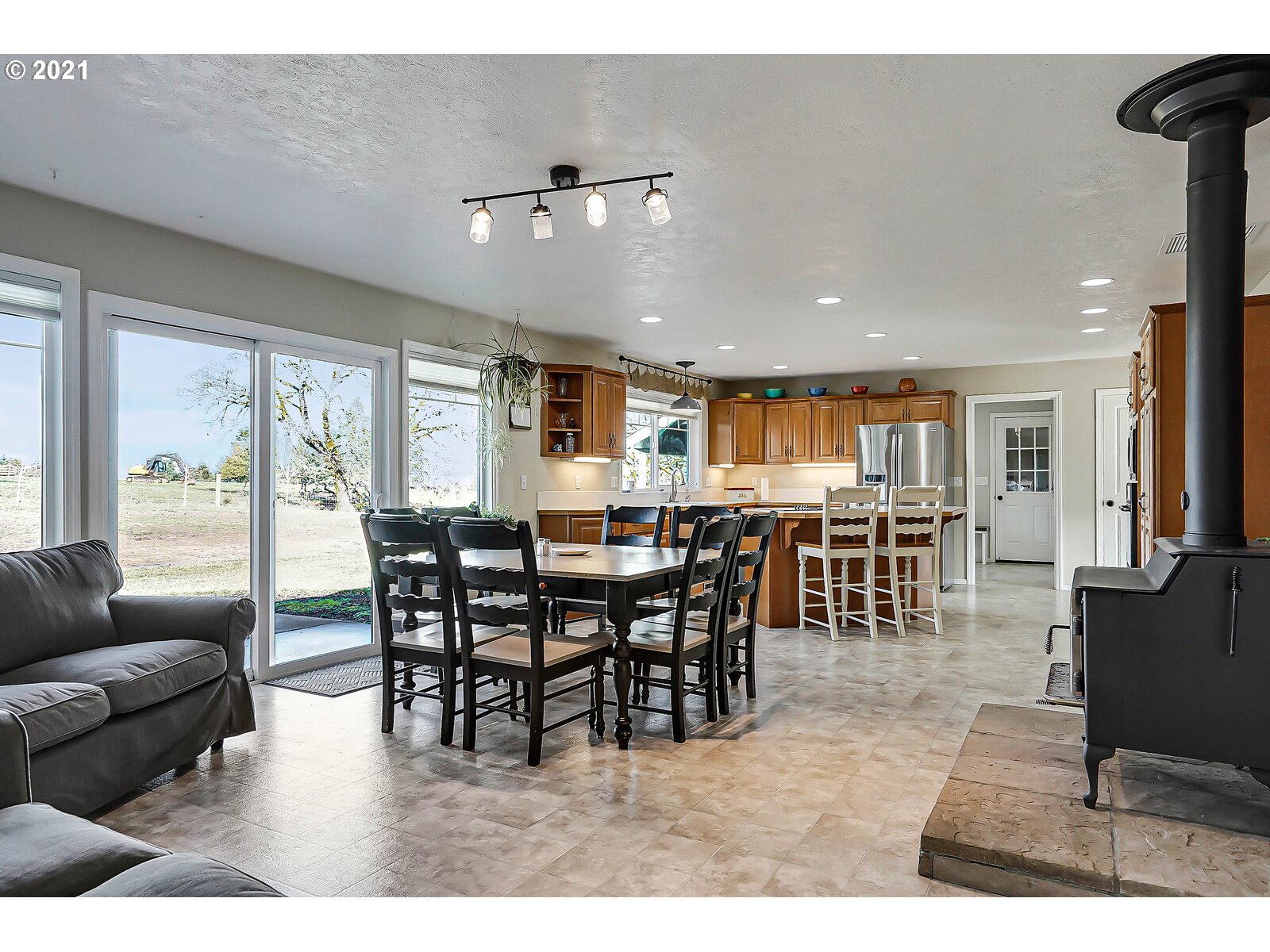 15734 Salt Creek Road Dallas, OR 97338 - Photo 9 of 32