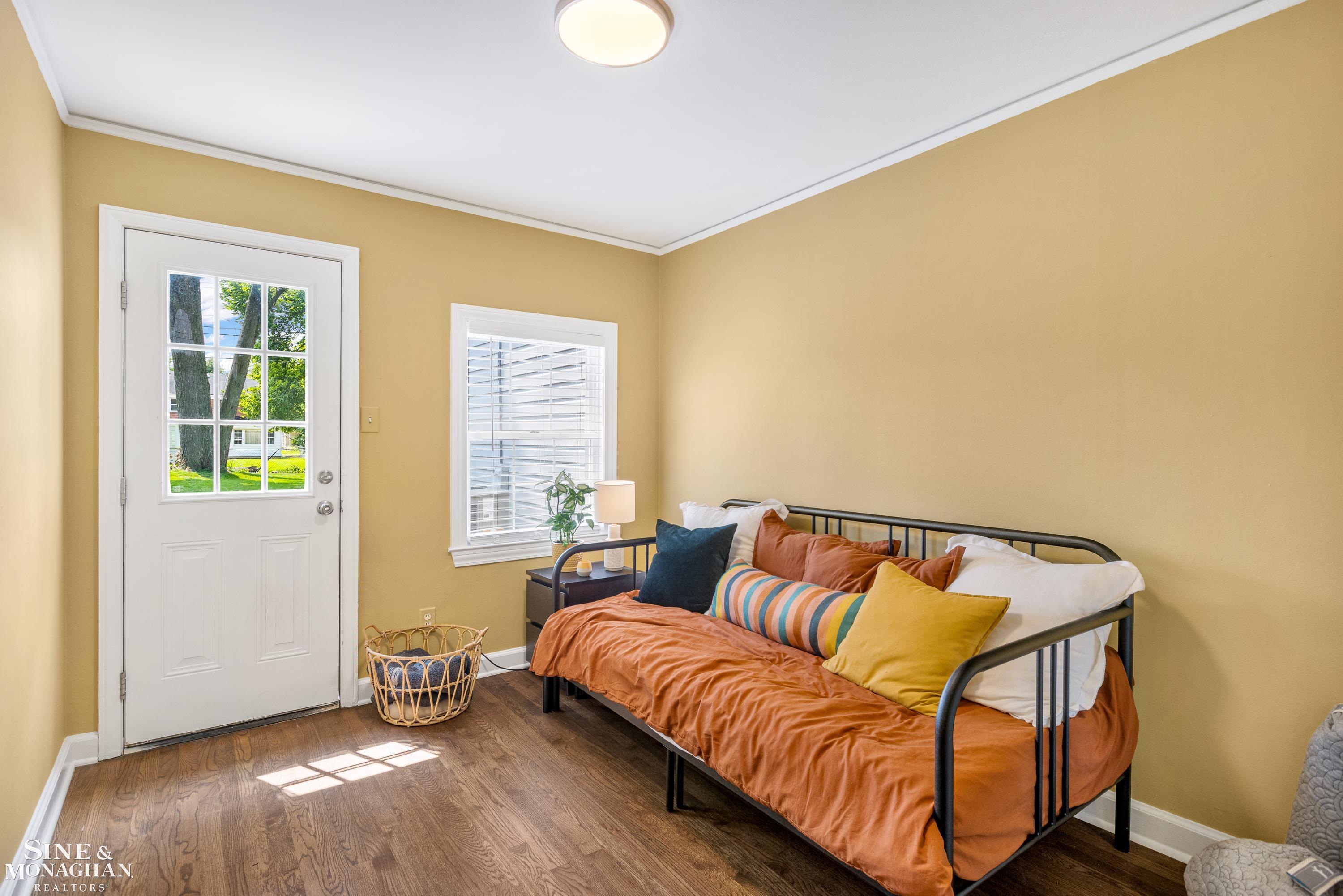 1253 Roslyn Road Grosse Pointe, MI 48236 - Photo 15 of 34 50153114-852eded9-f0ff-4094-8573-3d1a3caa954f.JPG
