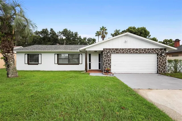 a view of a house with a yard