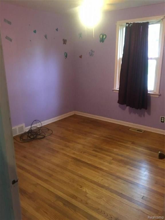 21129 Rensselaer Street Farmington, MI 48336 - Photo 4 of 10