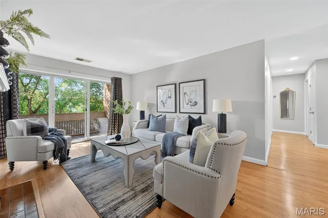 $179,900 | 950 East Rue De La Banque, Unit 202, Creve Coeur, MO 63141