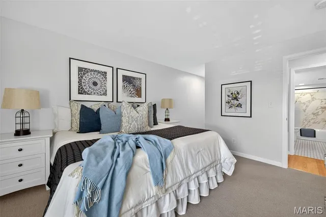 $179,900 | 950 East Rue De La Banque, Unit 202, Creve Coeur, MO 63141