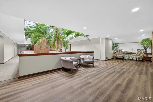 $182,900 | 950 East Rue De La Banque, Unit 202, Creve Coeur, MO 63141