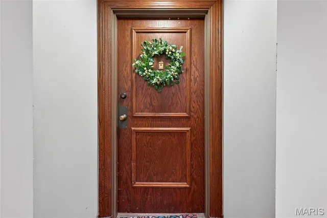 $182,900 | 950 East Rue De La Banque, Unit 202, Creve Coeur, MO 63141