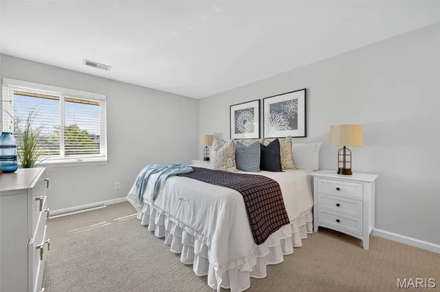 $182,900 | 950 East Rue De La Banque, Unit 202, Creve Coeur, MO 63141