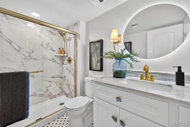 $182,900 | 950 East Rue De La Banque, Unit 202, Creve Coeur, MO 63141