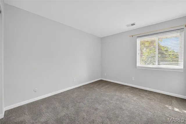 $182,900 | 950 East Rue De La Banque, Unit 202, Creve Coeur, MO 63141