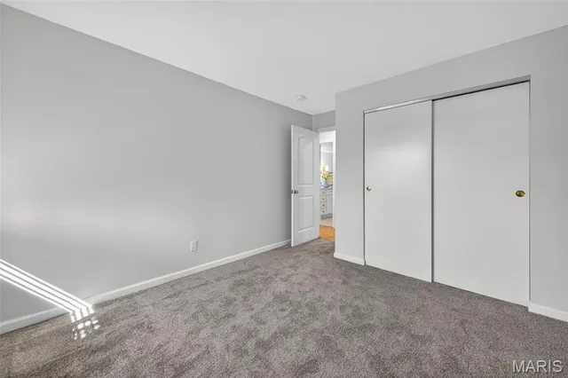 $182,900 | 950 East Rue De La Banque, Unit 202, Creve Coeur, MO 63141