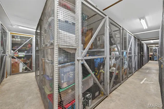 $179,900 | 950 East Rue De La Banque, Unit 202, Creve Coeur, MO 63141