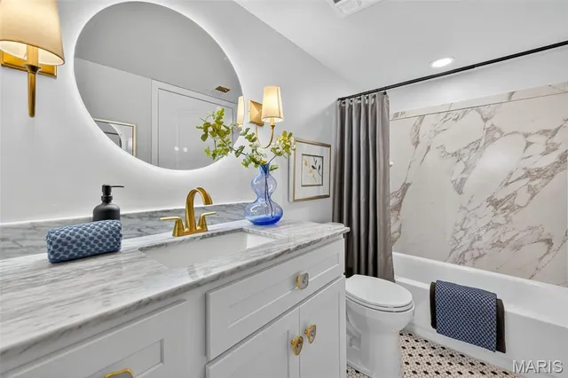 $182,900 | 950 East Rue De La Banque, Unit 202, Creve Coeur, MO 63141