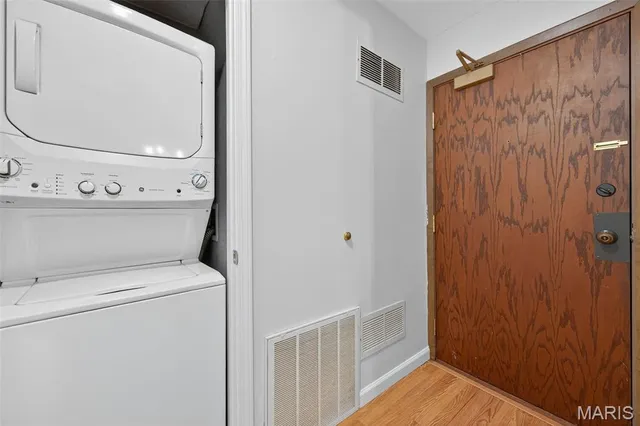 $182,900 | 950 East Rue De La Banque, Unit 202, Creve Coeur, MO 63141