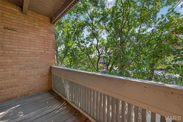 $182,900 | 950 East Rue De La Banque, Unit 202, Creve Coeur, MO 63141