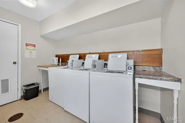 $182,900 | 950 East Rue De La Banque, Unit 202, Creve Coeur, MO 63141