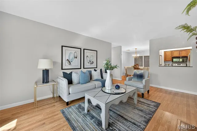 $179,900 | 950 East Rue De La Banque, Unit 202, Creve Coeur, MO 63141