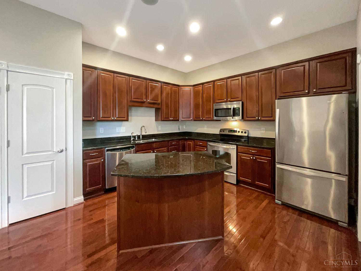 5792 Springview Circle Mason, OH 45040 - Photo 8 of 32