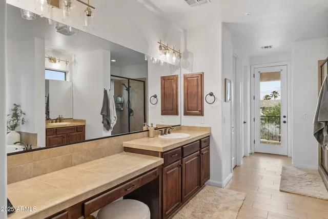 $1,579,000 | 2448 East Amber Lane, Gilbert, AZ 85296