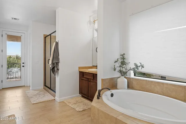 $1,579,000 | 2448 East Amber Lane, Gilbert, AZ 85296