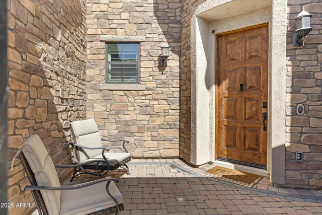 $1,579,000 | 2448 East Amber Lane, Gilbert, AZ 85296