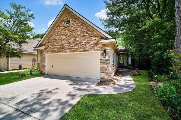 $345,000 | 2 Wintergreen Trail, The Woodlands, TX 77382