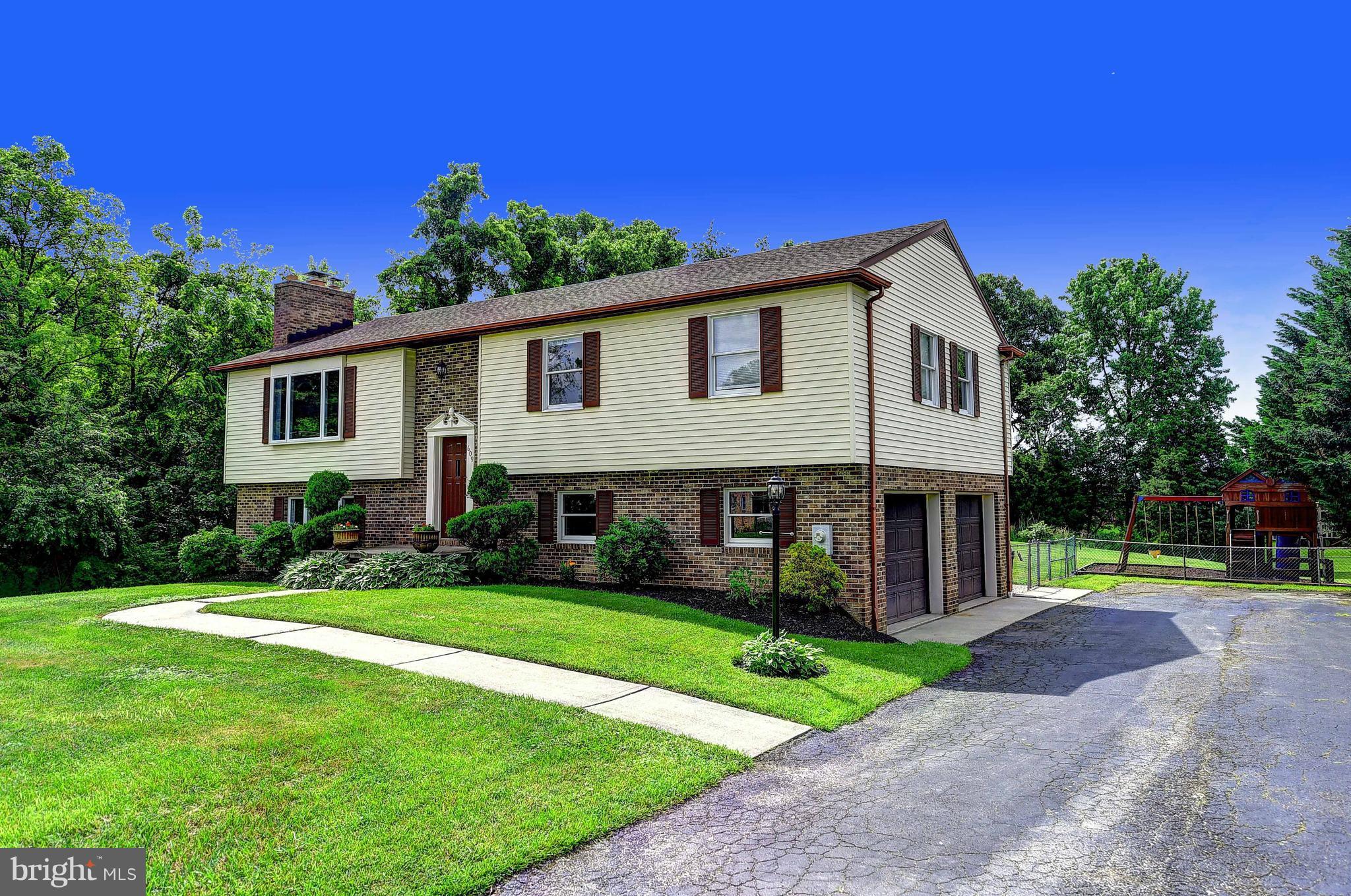 609 Tampa Road Baltimore, MD 21221 - Photo 3 of 25 Exterior (Front)