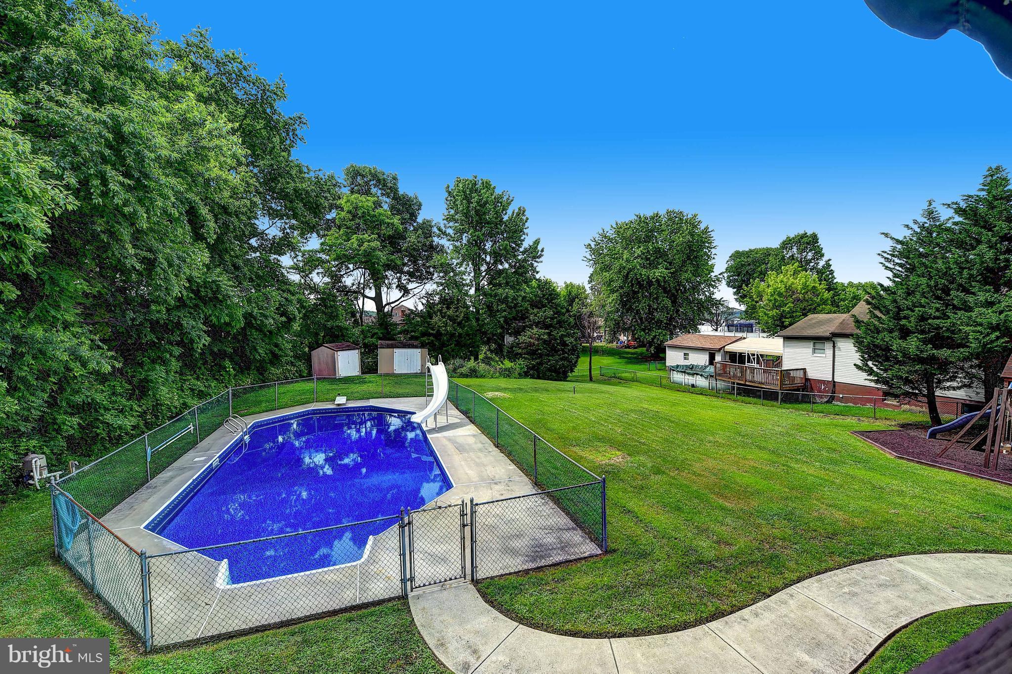 609 Tampa Road Baltimore, MD 21221 - Photo 23 of 25 Pool from deck - fenced separate